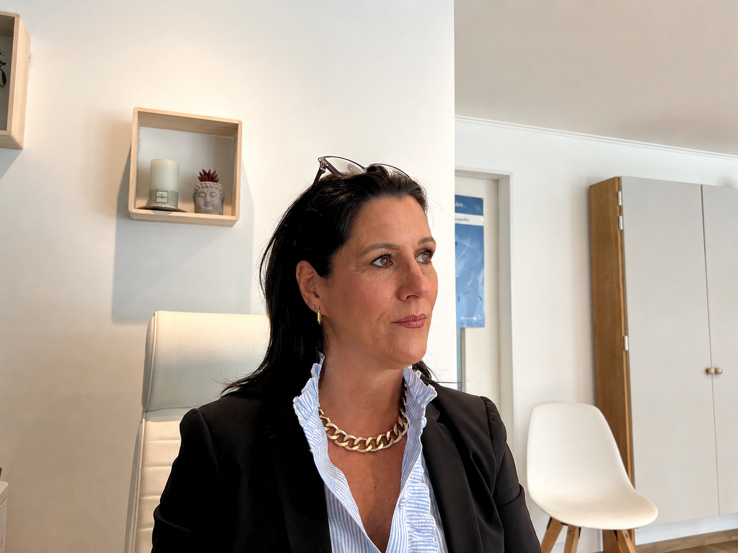 Laurence est � vos c�t�s � chaque �tape de l'organisation des obs�ques.